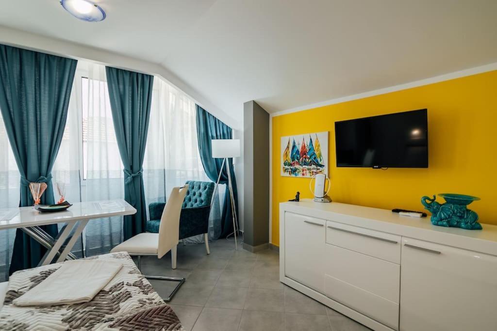 Apartamento Charmy Studio Lux Herceg Novi Exterior foto