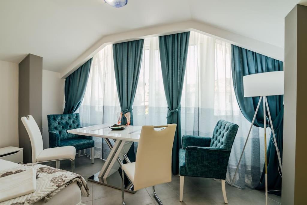 Apartamento Charmy Studio Lux Herceg Novi Exterior foto